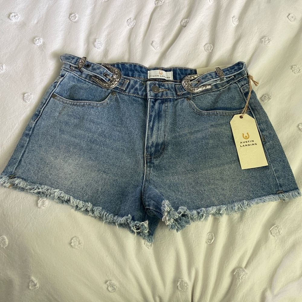 NWT Austin Landing Mid Rise Shorts Western Silver Buckle Embellishment 9/29